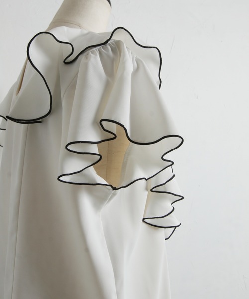 tocco closet（トッコ　クローゼット）の「ピンタック×ラッフルフリル配色ブラウス（シャツ/ブラウス・レディース・ブラック/オフホワイト/グレー系その他・M）」の18枚目の写真