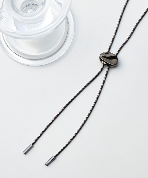 tk.TAKEO KIKUCHI（ティーケータケオキクチ）の「◆メタルループタイネックレス（ネックレス・メンズ・シルバー/シルバー系4/ブラック/ブラック系/シルバー系/シルバー系1/ブラック系5/ゴールド系8/ブラック系6/シルバー系7/シルバー系8/ゴールド系7/ブラック系1/ゴールド系2/シルバー系3/シルバー系2/ブラック系2/ゴールド系3/ブラック系4/シルバー系5/シルバー系6/ゴールド系6/ブラック系3/ゴールド系5/ゴールド系/ライトグレー/ライトグレー系/ゴールド系1/ブラック系7/ブラック系8・00）」の6枚目の写真