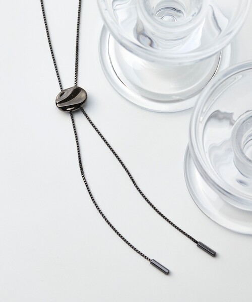 tk.TAKEO KIKUCHI（ティーケータケオキクチ）の「◆メタルループタイネックレス（ネックレス・メンズ・シルバー/シルバー系4/ブラック/ブラック系/シルバー系/シルバー系1/ブラック系5/ゴールド系8/ブラック系6/シルバー系7/シルバー系8/ゴールド系7/ブラック系1/ゴールド系2/シルバー系3/シルバー系2/ブラック系2/ゴールド系3/ブラック系4/シルバー系5/シルバー系6/ゴールド系6/ブラック系3/ゴールド系5/ゴールド系/ライトグレー/ライトグレー系/ゴールド系1/ブラック系7/ブラック系8・00）」の7枚目の写真