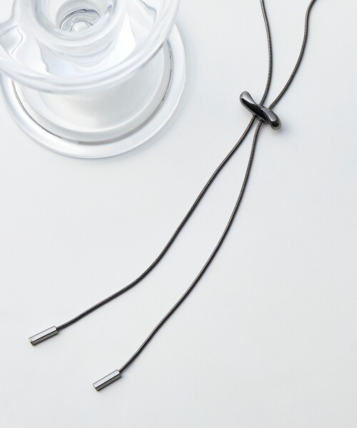 tk.TAKEO KIKUCHI（ティーケータケオキクチ）の「◆メタルループタイネックレス（ネックレス・メンズ・シルバー/シルバー系4/ブラック/ブラック系/シルバー系/シルバー系1/ブラック系5/ゴールド系8/ブラック系6/シルバー系7/シルバー系8/ゴールド系7/ブラック系1/ゴールド系2/シルバー系3/シルバー系2/ブラック系2/ゴールド系3/ブラック系4/シルバー系5/シルバー系6/ゴールド系6/ブラック系3/ゴールド系5/ゴールド系/ライトグレー/ライトグレー系/ゴールド系1/ブラック系7/ブラック系8・00）」の8枚目の写真
