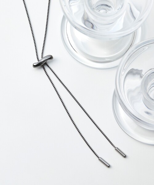 tk.TAKEO KIKUCHI（ティーケータケオキクチ）の「◆メタルループタイネックレス（ネックレス・メンズ・シルバー/シルバー系4/ブラック/ブラック系/シルバー系/シルバー系1/ブラック系5/ゴールド系8/ブラック系6/シルバー系7/シルバー系8/ゴールド系7/ブラック系1/ゴールド系2/シルバー系3/シルバー系2/ブラック系2/ゴールド系3/ブラック系4/シルバー系5/シルバー系6/ゴールド系6/ブラック系3/ゴールド系5/ゴールド系/ライトグレー/ライトグレー系/ゴールド系1/ブラック系7/ブラック系8・00）」の9枚目の写真