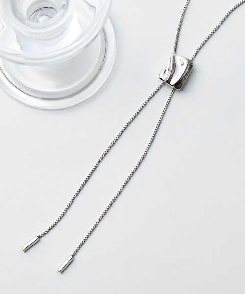 tk.TAKEO KIKUCHI（ティーケータケオキクチ）の「◆メタルループタイネックレス（ネックレス・メンズ・シルバー/シルバー系4/ブラック/ブラック系/シルバー系/シルバー系1/ブラック系5/ゴールド系8/ブラック系6/シルバー系7/シルバー系8/ゴールド系7/ブラック系1/ゴールド系2/シルバー系3/シルバー系2/ブラック系2/ゴールド系3/ブラック系4/シルバー系5/シルバー系6/ゴールド系6/ブラック系3/ゴールド系5/ゴールド系/ライトグレー/ライトグレー系/ゴールド系1/ブラック系7/ブラック系8・00）」の18枚目の写真