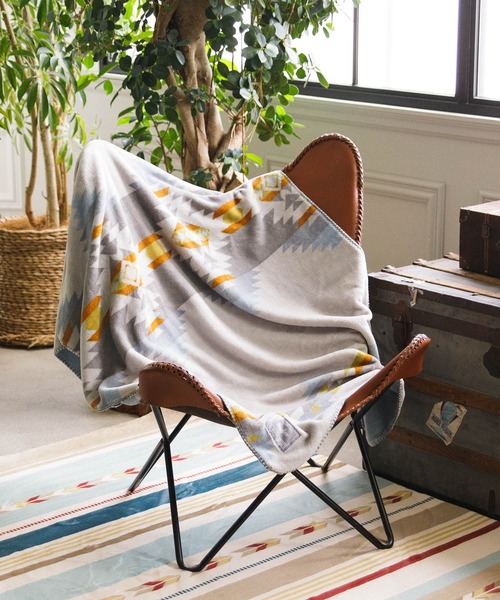 BAYFLOW（ベイフロー）の「[軽いのに暖かいふわふわの肌触り]Rsizeフリースブランケット 23AW（ブランケット・レディース・ベージュ系/サックスブルー系/ピンク系/グレー系/ネイビー系/パープル系/ブラウン系/アイボリー系/ブルー系・0）」の4枚目の写真