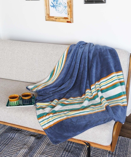 BAYFLOW（ベイフロー）の「[軽いのに暖かいふわふわの肌触り]Rsizeフリースブランケット 23AW（ブランケット・レディース・ベージュ系/サックスブルー系/ピンク系/グレー系/ネイビー系/パープル系/ブラウン系/アイボリー系/ブルー系・0）」の5枚目の写真