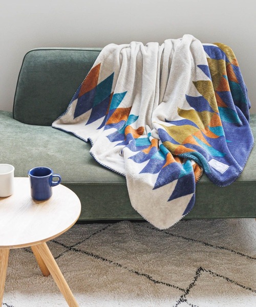 BAYFLOW（ベイフロー）の「[軽いのに暖かいふわふわの肌触り]Rsizeフリースブランケット 23AW（ブランケット・レディース・ベージュ系/サックスブルー系/ピンク系/グレー系/ネイビー系/パープル系/ブラウン系/アイボリー系/ブルー系・0）」の14枚目の写真