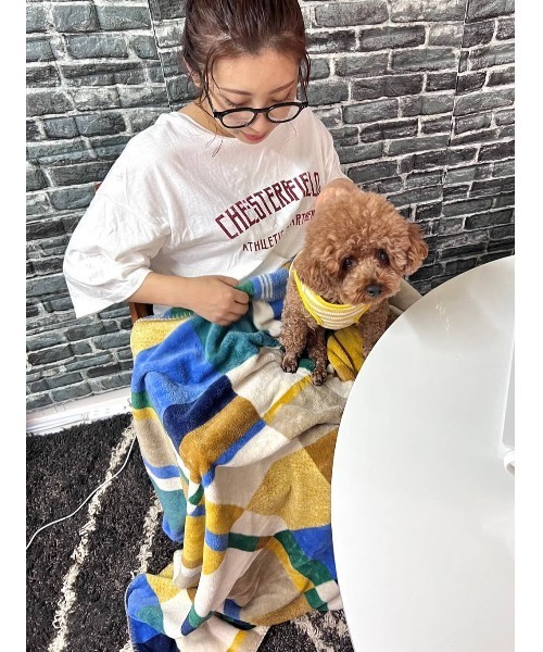 BAYFLOW（ベイフロー）の「[軽いのに暖かいふわふわの肌触り]Rsizeフリースブランケット 23AW（ブランケット・レディース・ベージュ系/サックスブルー系/ピンク系/グレー系/ネイビー系/パープル系/ブラウン系/アイボリー系/ブルー系・0）」の16枚目の写真