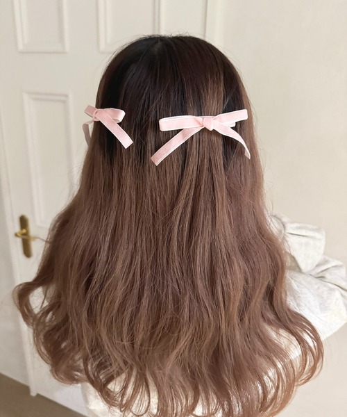 apres jour(アプレジュール)の「【apres jour×ARIAZ】ミニリボンヘアクリップ2SET(バレッタ/ヘアクリップ・レディース・ブラック/ピンクベージュ/グレー/ブラック系その他・FREE)」の4枚目の写真