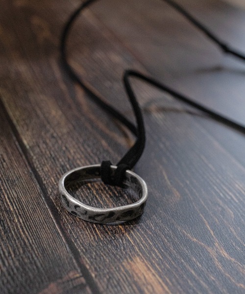 improves（インプローブス）の「革紐 リング ネックレス（ネックレス・メンズ・ブラック/ブラック×シルバー・FREE）」の2枚目の写真