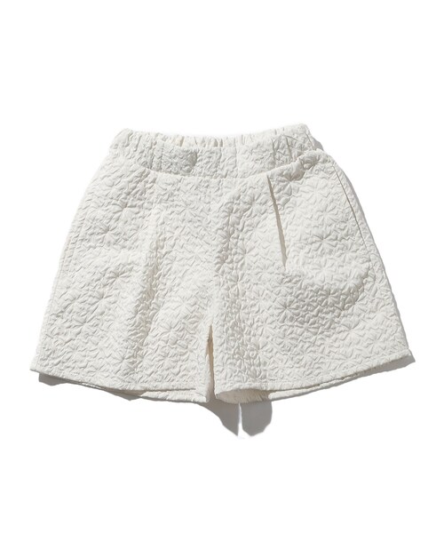 SHOO・LA・RUE(シューラルー)の「◆【110-140cm/プチセレ】エンボスショートパンツ(その他パンツ・キッズ・アイボリー/ブラック・11/12/13/14)」の2枚目の写真