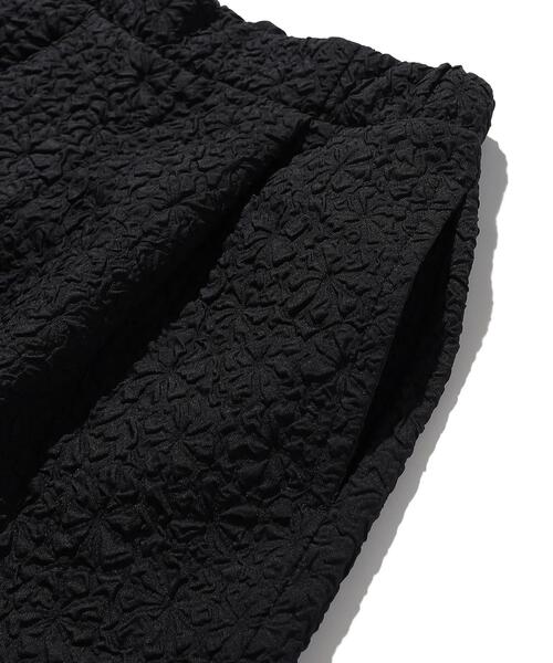 SHOO・LA・RUE(シューラルー)の「◆【110-140cm/プチセレ】エンボスショートパンツ(その他パンツ・キッズ・アイボリー/ブラック・11/12/13/14)」の5枚目の写真