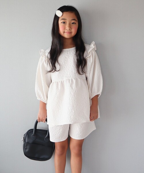SHOO・LA・RUE(シューラルー)の「◆【110-140cm/プチセレ】エンボスショートパンツ(その他パンツ・キッズ・アイボリー/ブラック・11/12/13/14)」の11枚目の写真