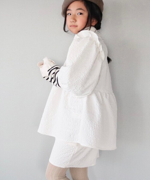 SHOO・LA・RUE(シューラルー)の「◆【110-140cm/プチセレ】エンボスショートパンツ(その他パンツ・キッズ・アイボリー/ブラック・11/12/13/14)」の16枚目の写真
