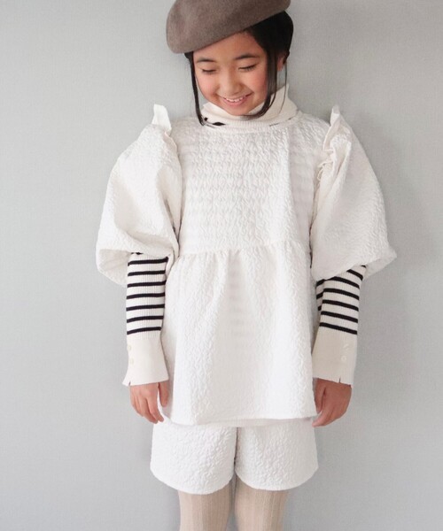 SHOO・LA・RUE(シューラルー)の「◆【110-140cm/プチセレ】エンボスショートパンツ(その他パンツ・キッズ・アイボリー/ブラック・11/12/13/14)」の17枚目の写真