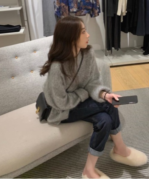 sorule（ソルレ）の「ベーシッククルーネックニット（ニット/セーター・レディース・ホワイト/アイボリー/ブルー/ピンク/ワイン/パープル/グレー/イエロー・FREE）」の2枚目の写真