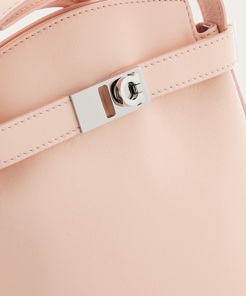 FERRAGAMO（フェラガモ）の「スマートフォンケース（ショルダーバッグ・レディース・ライトピンク・ONE SIZE）」の5枚目の写真