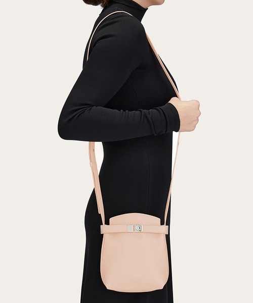 FERRAGAMO（フェラガモ）の「スマートフォンケース（ショルダーバッグ・レディース・ライトピンク・ONE SIZE）」の6枚目の写真