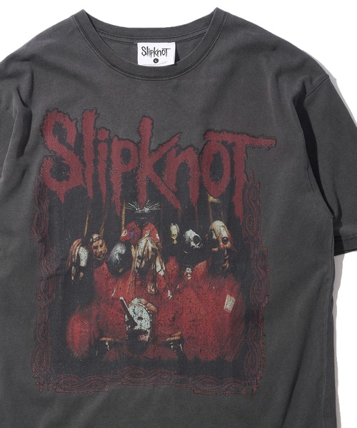 ADPOSION(アドポーション)の「【Slipknot/スリップノット】ヴィンテージ風フォトプリントTシャツ / ピグメントTシャツ(Tシャツ/カットソー・メンズ・ブラック/オフホワイト・MEDIUM/LARGE/X-LARGE)」の2枚目の写真