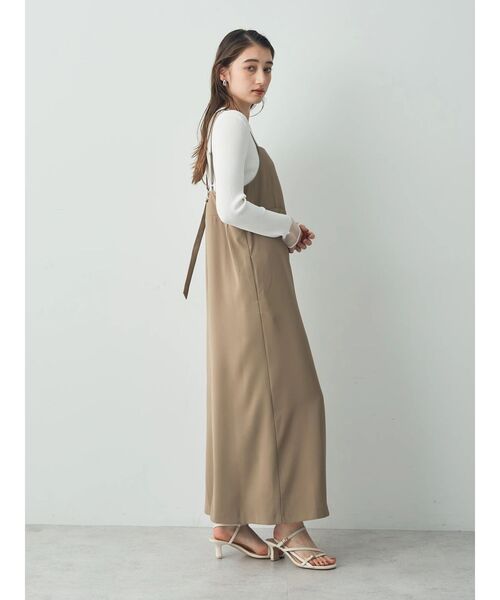 YECCA VECCA（イェッカヴェッカ）の「サイドカットアウトキャミワンピース（ワンピース・レディース・ネイビー/ベージュ・FREE）」の7枚目の写真