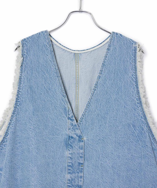 ADAM ET ROPE'（アダムエロペ）の「【サステナブル】フリンジデニムベスト（シャツ/ブラウス・レディース・ブラック/ブルー・FREE）」の8枚目の写真