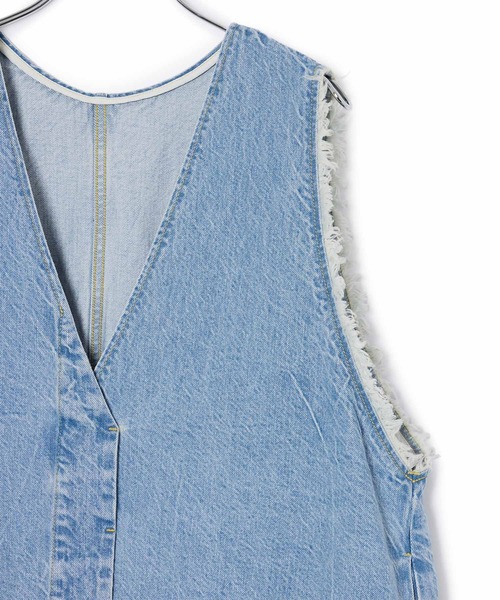 ADAM ET ROPE'（アダムエロペ）の「【サステナブル】フリンジデニムベスト（シャツ/ブラウス・レディース・ブラック/ブルー・FREE）」の9枚目の写真