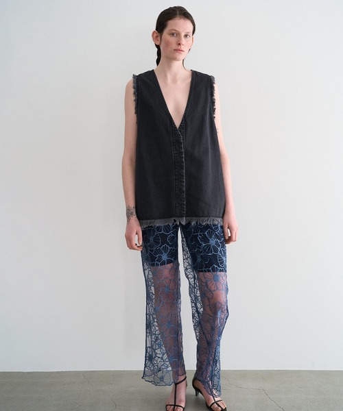 ADAM ET ROPE'（アダムエロペ）の「【サステナブル】フリンジデニムベスト（シャツ/ブラウス・レディース・ブラック/ブルー・FREE）」の17枚目の写真