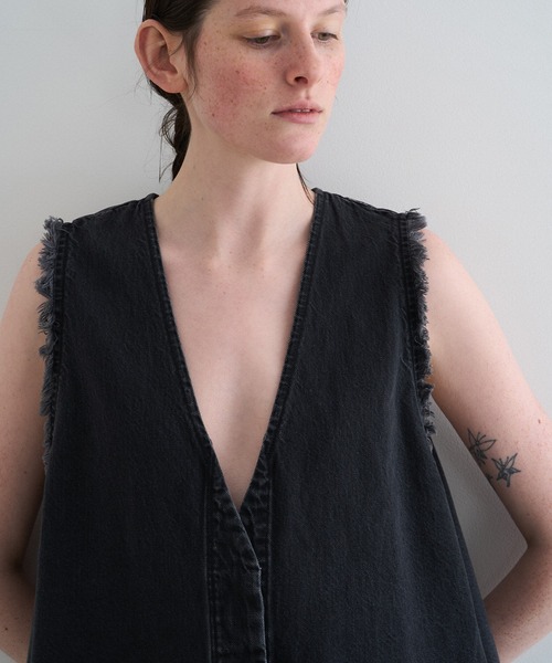 ADAM ET ROPE'（アダムエロペ）の「【サステナブル】フリンジデニムベスト（シャツ/ブラウス・レディース・ブラック/ブルー・FREE）」の18枚目の写真