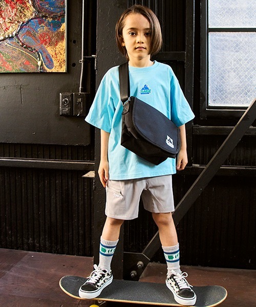 XLARGE KIDS(エクストララージキッズ)の「ショルダーバッグ(ショルダーバッグ・キッズ・グレー/ブラック・FREE)」の12枚目の写真