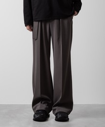 PE ストレッチツイル ベルテッド ワイドフィットトラウザーズ / PE STRETCH TWILL BELTED WIDE FIT TROUSERS