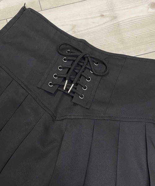 NANEA(ナネア)の「フロントレースアッププリーツミニスカート(スカート・レディース・グレー/ブラック/ベージュ・SMALL/MEDIUM/LARGE)」の6枚目の写真