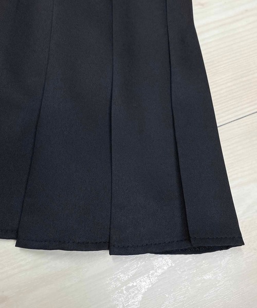 NANEA(ナネア)の「フロントレースアッププリーツミニスカート(スカート・レディース・グレー/ブラック/ベージュ・SMALL/MEDIUM/LARGE)」の5枚目の写真