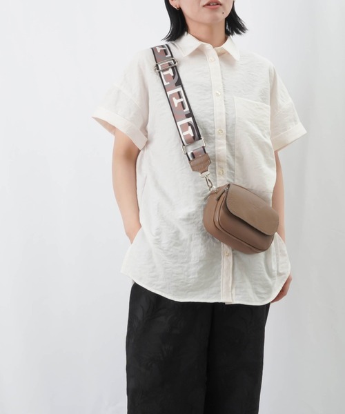 LUCA/LADY LUCK LUCA(ルカ/レディラックルカ)の「LC/LLL ポケットロングシャツ / バックタック半袖シャツブラウス(シャツ/ブラウス・レディース・ブラック/カーキ/オフホワイト・FREE)」の1枚目の写真