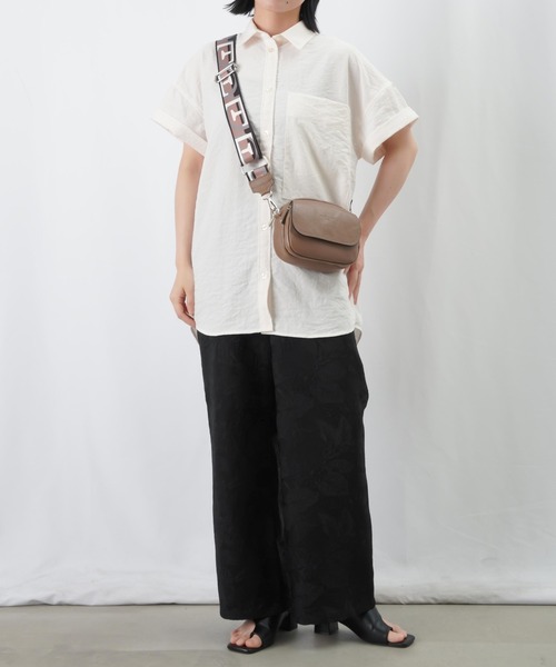 LUCA/LADY LUCK LUCA(ルカ/レディラックルカ)の「LC/LLL ポケットロングシャツ / バックタック半袖シャツブラウス(シャツ/ブラウス・レディース・ブラック/カーキ/オフホワイト・FREE)」の4枚目の写真