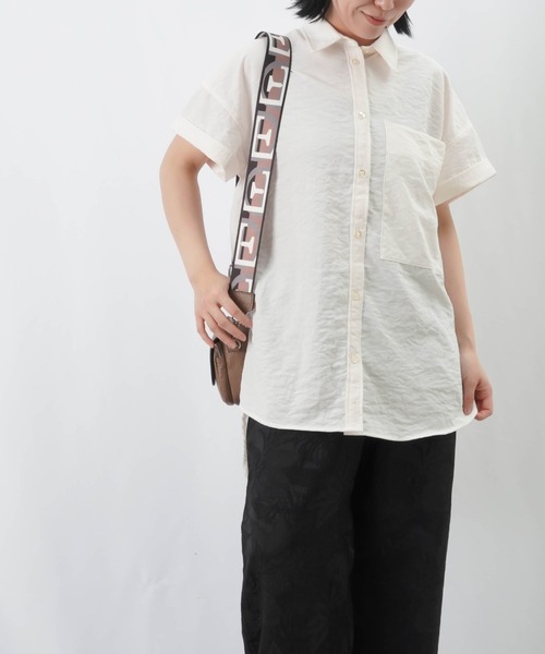 LUCA/LADY LUCK LUCA(ルカ/レディラックルカ)の「LC/LLL ポケットロングシャツ / バックタック半袖シャツブラウス(シャツ/ブラウス・レディース・ブラック/カーキ/オフホワイト・FREE)」の6枚目の写真