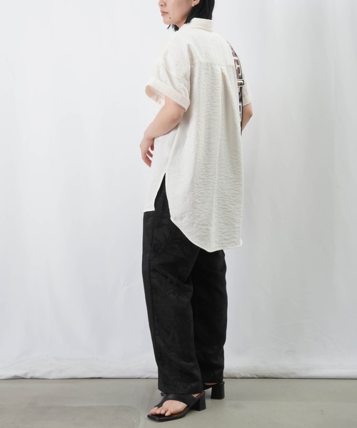 LUCA/LADY LUCK LUCA(ルカ/レディラックルカ)の「LC/LLL ポケットロングシャツ / バックタック半袖シャツブラウス(シャツ/ブラウス・レディース・ブラック/カーキ/オフホワイト・FREE)」の7枚目の写真