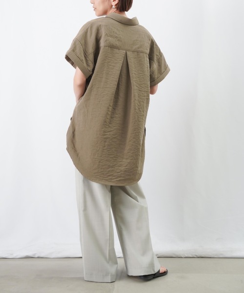 LUCA/LADY LUCK LUCA(ルカ/レディラックルカ)の「LC/LLL ポケットロングシャツ / バックタック半袖シャツブラウス(シャツ/ブラウス・レディース・ブラック/カーキ/オフホワイト・FREE)」の19枚目の写真