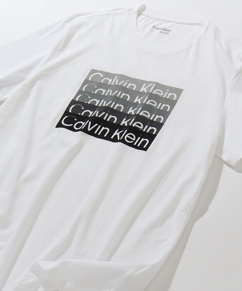 Calvin Klein(カルバン・クライン)の「【Calvin Klein/カルバンクライン】ロゴプリント ショートスリーブTシャツ(Tシャツ/カットソー・メンズ・ホワイト/ブラック・M/S/L)」の4枚目の写真