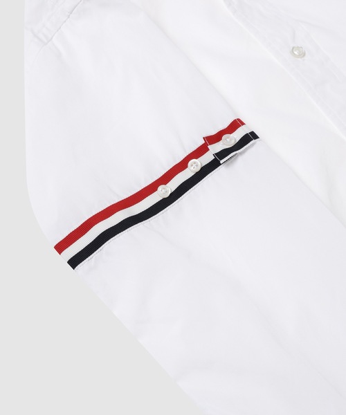 THOM BROWNE(トムブラウン)の「CLASSIC SHIRT W/ RWB GROSGRAIN ARMBANDS IN POPLIN(シャツ/ブラウス・メンズ・ホワイト・1/2)」の7枚目の写真