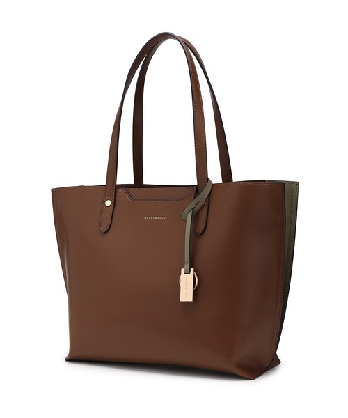 MERCURYDUO（マーキュリーデュオ）の「【MERCURYDUO/マーキュリーデュオ】両アオリポケット サイド配色A4トートバッグ　  キーチャーム付（トートバッグ・レディース・ブラック/アイボリー/ダークブラウン/ベージュ/グレイッシュベージュ/ライトグレー・FREE）」の14枚目の写真