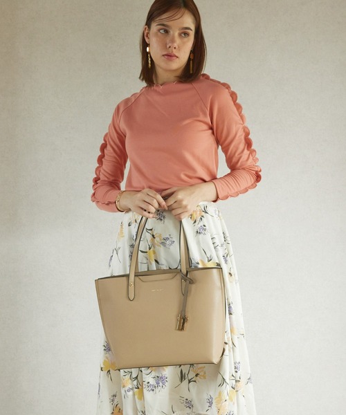 MERCURYDUO（マーキュリーデュオ）の「【MERCURYDUO/マーキュリーデュオ】両アオリポケット サイド配色A4トートバッグ　  キーチャーム付（トートバッグ・レディース・ブラック/アイボリー/ダークブラウン/ベージュ/グレイッシュベージュ/ライトグレー・FREE）」の20枚目の写真