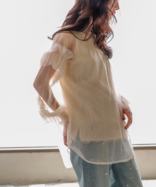 Three Four Time(スリーフォータイム)の「スリーブフリルチュールブラウス(シャツ/ブラウス・レディース・アイボリー/ブラック・FREE)」の1枚目の写真