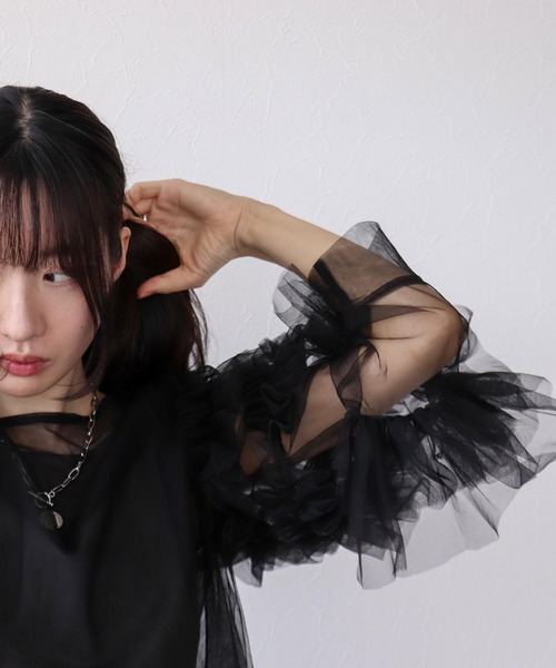 Three Four Time(スリーフォータイム)の「スリーブフリルチュールブラウス(シャツ/ブラウス・レディース・アイボリー/ブラック・FREE)」の14枚目の写真