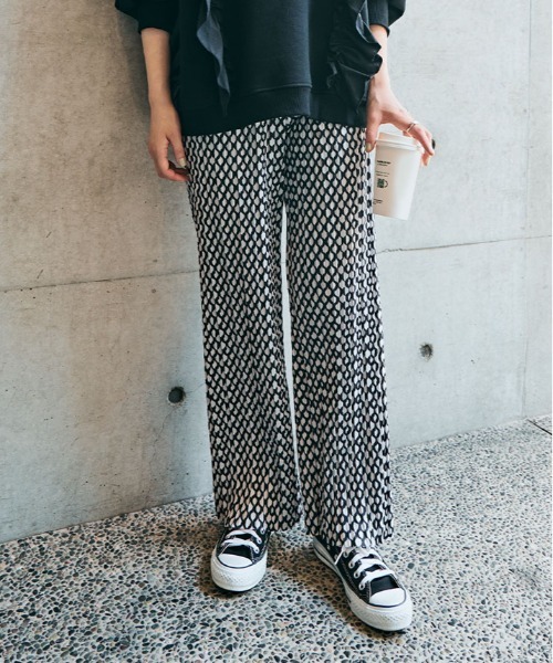 kirakiraShop（キラキラショップ）の「セルフカット アコーディオン プリーツ ワイドパンツ（その他パンツ・レディース・モカ/ネイビー/グレー/ブラック/チャコール/ブラック系/ブラック系1/バーガンディー・L/M）」の4枚目の写真