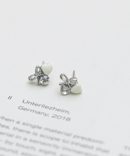 Peony(ピオニー)の「【Peony/ピオニー】/ハート リボン ビジューピアス(ピアス(両耳用)・レディース・シルバー系1/ゴールド系2/ゴールド系4/シルバー系3/ゴールド系1/ゴールド系3/シルバー系4/シルバー系2・FREE)」の2枚目の写真