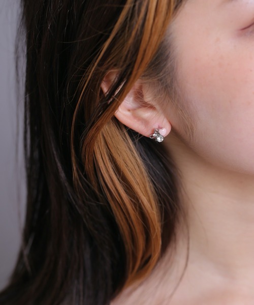 Peony(ピオニー)の「【Peony/ピオニー】/ハート リボン ビジューピアス(ピアス(両耳用)・レディース・シルバー系1/ゴールド系2/ゴールド系4/シルバー系3/ゴールド系1/ゴールド系3/シルバー系4/シルバー系2・FREE)」の3枚目の写真