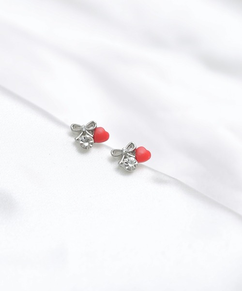 Peony(ピオニー)の「【Peony/ピオニー】/ハート リボン ビジューピアス(ピアス(両耳用)・レディース・シルバー系1/ゴールド系2/ゴールド系4/シルバー系3/ゴールド系1/ゴールド系3/シルバー系4/シルバー系2・FREE)」の4枚目の写真