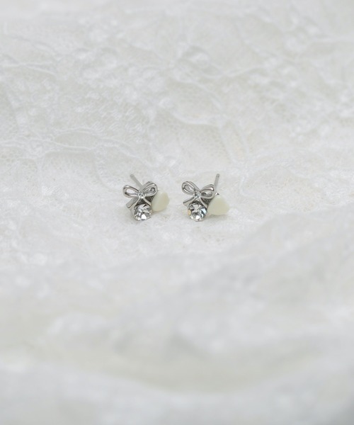 Peony(ピオニー)の「【Peony/ピオニー】/ハート リボン ビジューピアス(ピアス(両耳用)・レディース・シルバー系1/ゴールド系2/ゴールド系4/シルバー系3/ゴールド系1/ゴールド系3/シルバー系4/シルバー系2・FREE)」の9枚目の写真