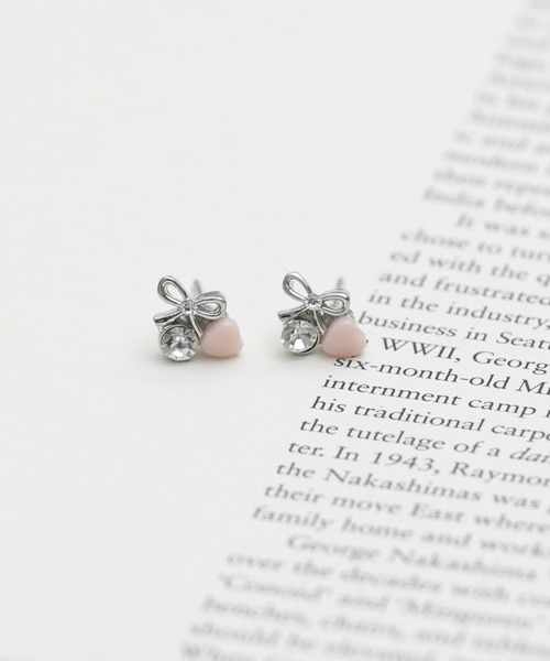Peony(ピオニー)の「【Peony/ピオニー】/ハート リボン ビジューピアス(ピアス(両耳用)・レディース・シルバー系1/ゴールド系2/ゴールド系4/シルバー系3/ゴールド系1/ゴールド系3/シルバー系4/シルバー系2・FREE)」の10枚目の写真