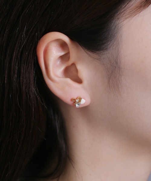 Peony(ピオニー)の「【Peony/ピオニー】/ハート リボン ビジューピアス(ピアス(両耳用)・レディース・シルバー系1/ゴールド系2/ゴールド系4/シルバー系3/ゴールド系1/ゴールド系3/シルバー系4/シルバー系2・FREE)」の15枚目の写真