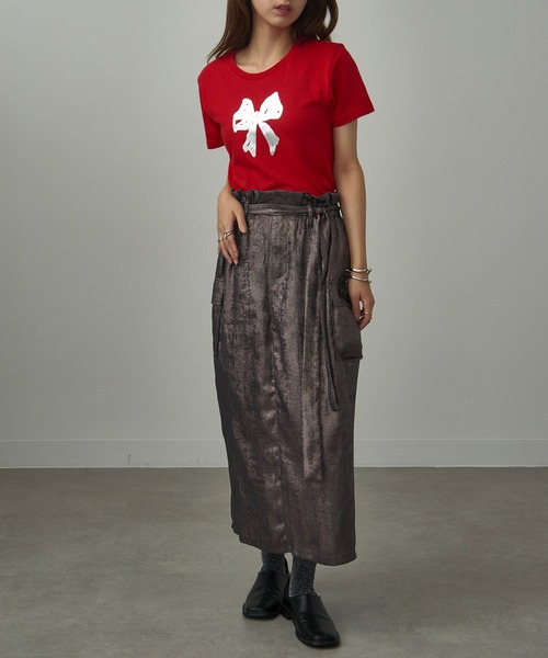 MAISON BREEZE reveur（メゾンブリーズレヴール）の「【MAISON BREEZE reveur】箔プリント コンパクトTシャツ フラワー リボン プリントT（Tシャツ/カットソー・レディース・ブラック/ライトピンク/ブラック系その他2/ホワイト系その他2/ホワイト/レッド/ホワイト系その他3/ネイビー・FREE）」の11枚目の写真
