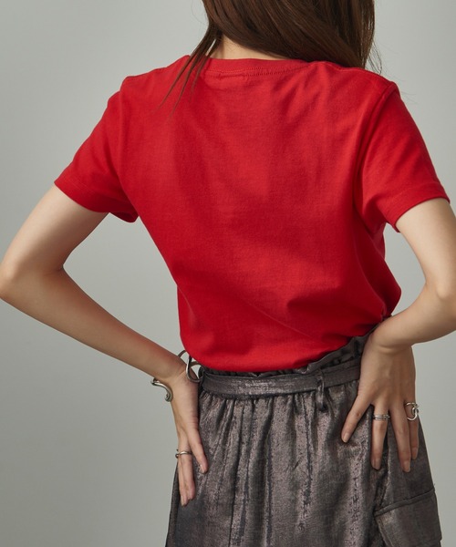 MAISON BREEZE reveur（メゾンブリーズレヴール）の「【MAISON BREEZE reveur】箔プリント コンパクトTシャツ フラワー リボン プリントT（Tシャツ/カットソー・レディース・ブラック/ライトピンク/ブラック系その他2/ホワイト系その他2/ホワイト/レッド/ホワイト系その他3/ネイビー・FREE）」の10枚目の写真